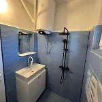 Bright & Cozy- 2br With Private Parking Apartment