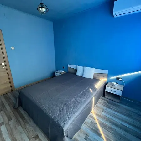 Apartment Bright & Cozy- 2br With Private Parking *