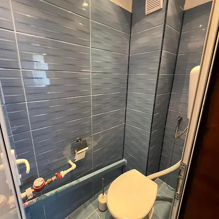 Bright & Cozy- 2br With Private Parking Apartment