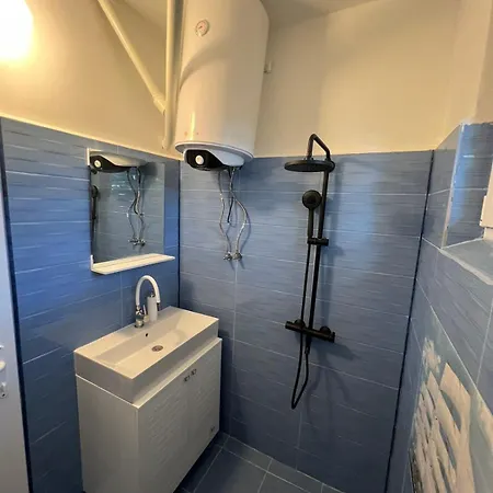 Bright & Cozy- 2br With Private Parking Apartman