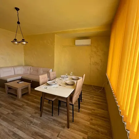 Apartman Bright & Cozy- 2br With Private Parking Várna