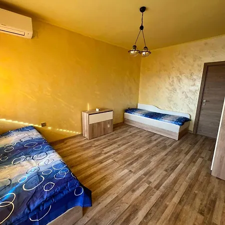 Bright & Cozy- 2br With Private Parking Apartman Várna