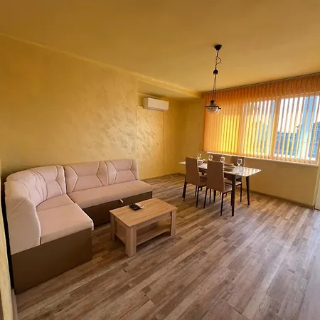 Bright & Cozy- 2br With Private Parking Apartman Várna